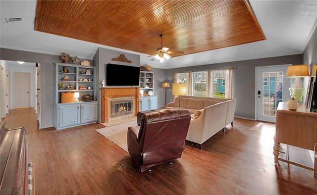 724 W 4th Street, Mcgregor, TX 76657