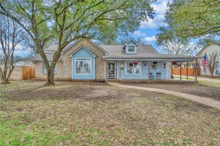 724 W 4th Street, Mcgregor, TX 76657