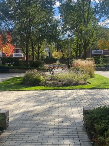 440 W Mahogany Court 312, Palatine, IL 60067