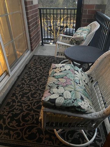 440 W Mahogany Court 312, Palatine, IL 60067