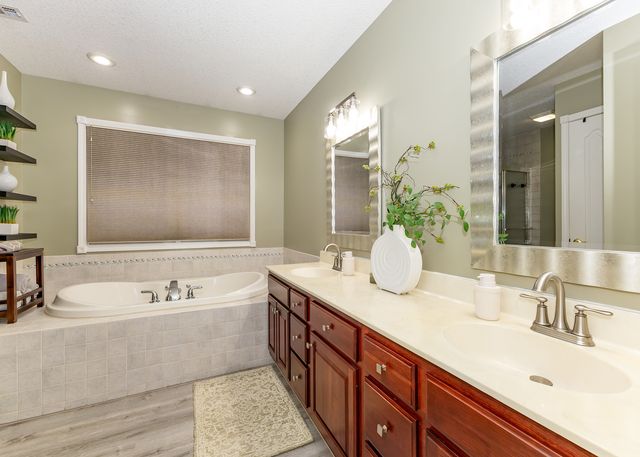 2709 8TH Street Court, Moline, IL 61265