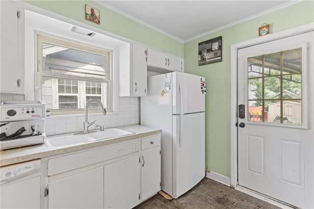 811 E 23rd Avenue, North Kansas City, MO 64116