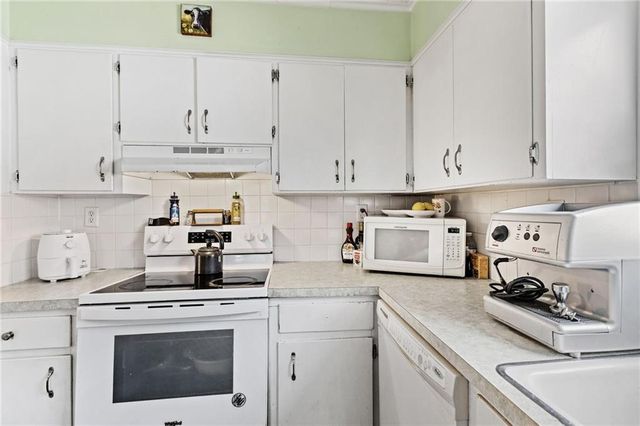811 E 23rd Avenue, North Kansas City, MO 64116