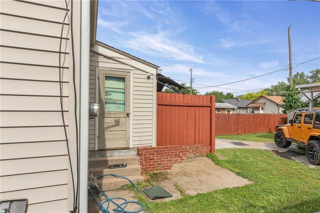 811 E 23rd Avenue, North Kansas City, MO 64116