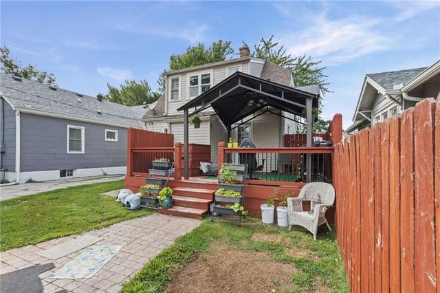 811 E 23rd Avenue, North Kansas City, MO 64116