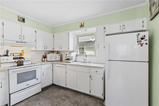 811 E 23rd Avenue, North Kansas City, MO 64116