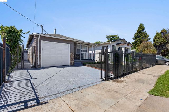 1137 Seminary Ave, Oakland, CA 94621