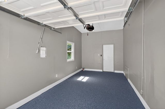 1137 Seminary Ave, Oakland, CA 94621