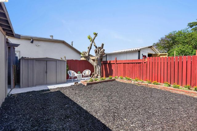 1137 Seminary Ave, Oakland, CA 94621