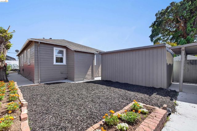 1137 Seminary Ave, Oakland, CA 94621