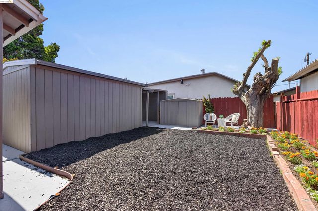 1137 Seminary Ave, Oakland, CA 94621