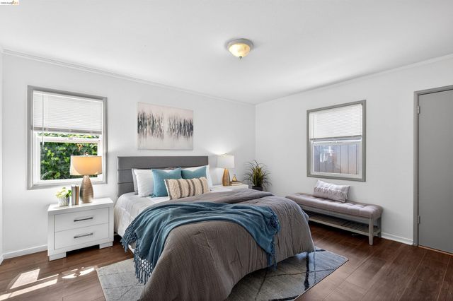 1137 Seminary Ave, Oakland, CA 94621