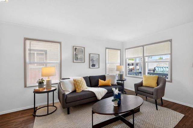 1137 Seminary Ave, Oakland, CA 94621