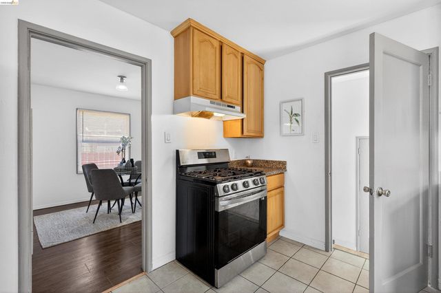 1137 Seminary Ave, Oakland, CA 94621