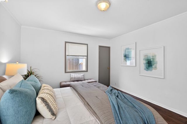 1137 Seminary Ave, Oakland, CA 94621