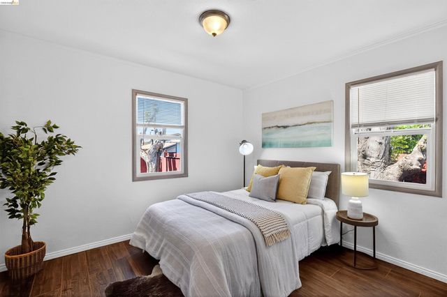 1137 Seminary Ave, Oakland, CA 94621