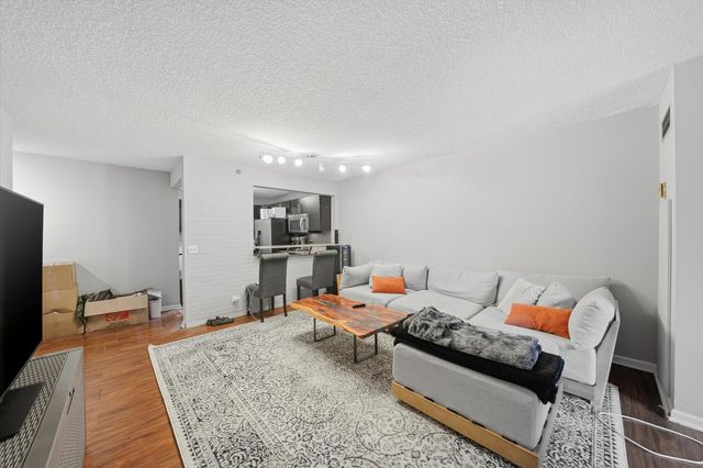 200 N Dearborn Street 906, Chicago, IL 60601