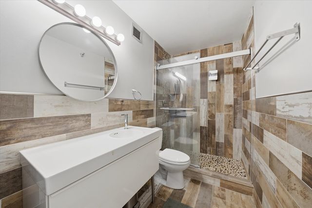 200 N Dearborn Street 906, Chicago, IL 60601