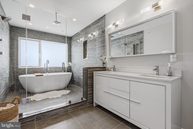 857 CORINTHIAN AVE, Philadelphia, PA 19130