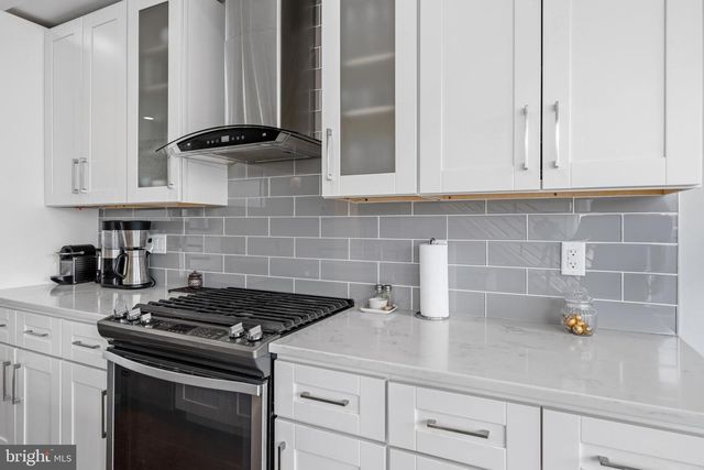 857 CORINTHIAN AVE, Philadelphia, PA 19130