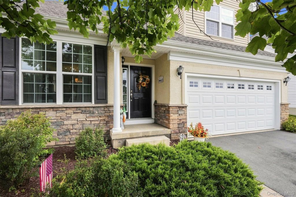 6 Cyprus Drive, Middletown, NY 10940