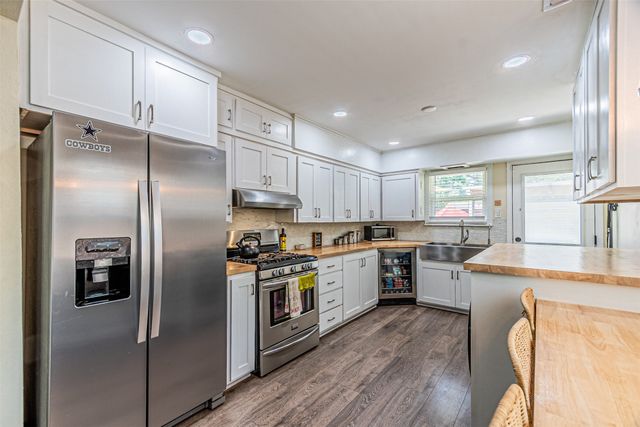 120 E Scotland Drive, Irving, TX 75062