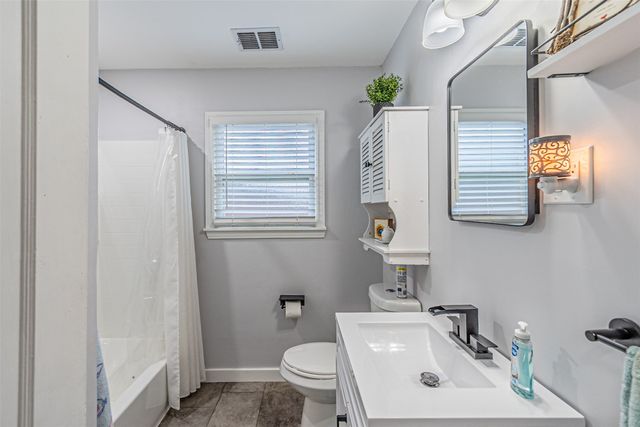 120 E Scotland Drive, Irving, TX 75062