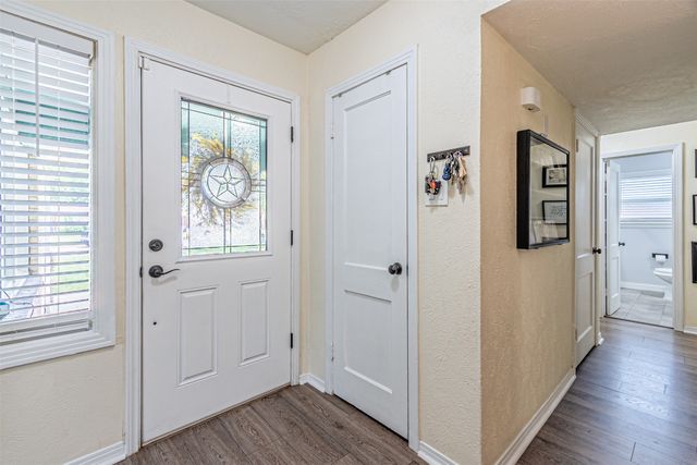 120 E Scotland Drive, Irving, TX 75062