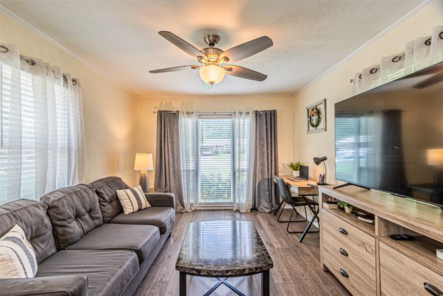 120 E Scotland Drive, Irving, TX 75062