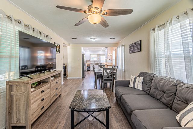 120 E Scotland Drive, Irving, TX 75062