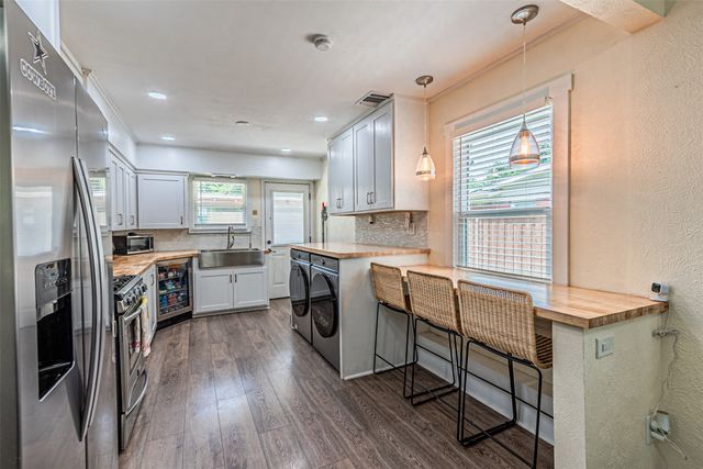 120 E Scotland Drive, Irving, TX 75062