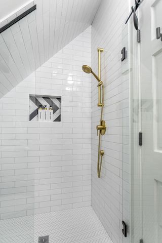 2060 S Algonquin Dr, Benton Harbor, MI 49022