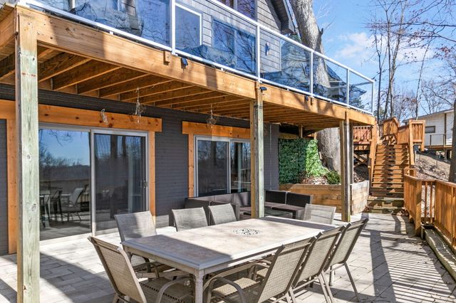 2060 S Algonquin Dr, Benton Harbor, MI 49022