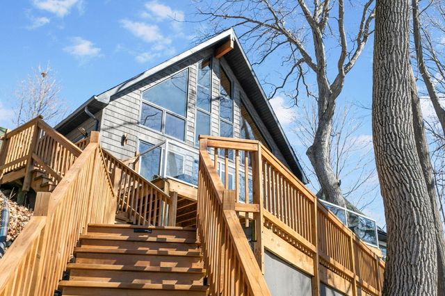 2060 S Algonquin Dr, Benton Harbor, MI 49022