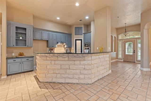 2300 Willow LN, Taylor, TX 76574