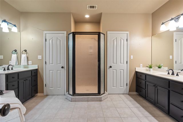 2300 Willow LN, Taylor, TX 76574