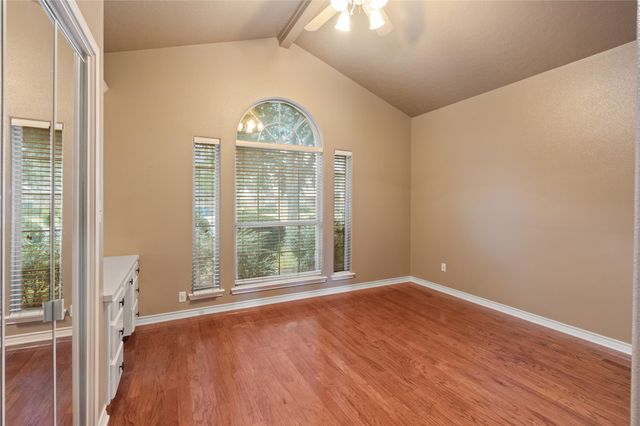 2300 Willow LN, Taylor, TX 76574