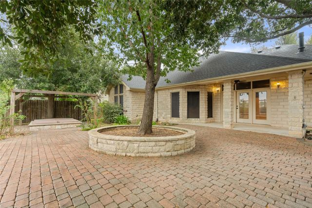 2300 Willow LN, Taylor, TX 76574
