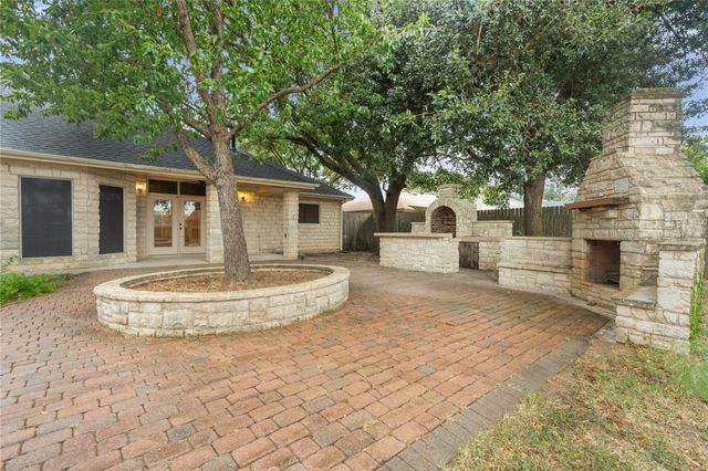 2300 Willow LN, Taylor, TX 76574