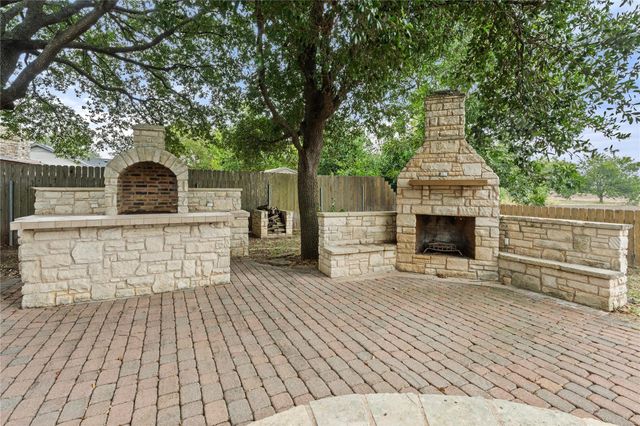 2300 Willow LN, Taylor, TX 76574