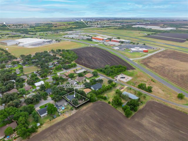 2300 Willow LN, Taylor, TX 76574