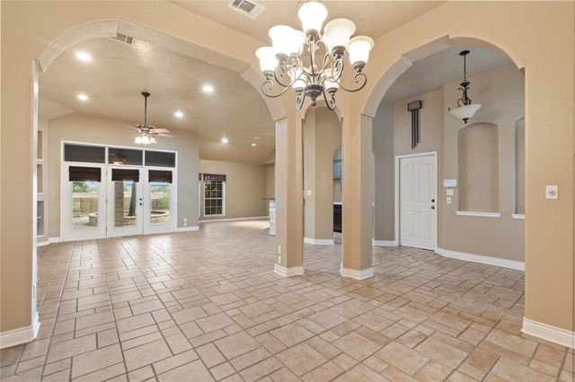 2300 Willow LN, Taylor, TX 76574