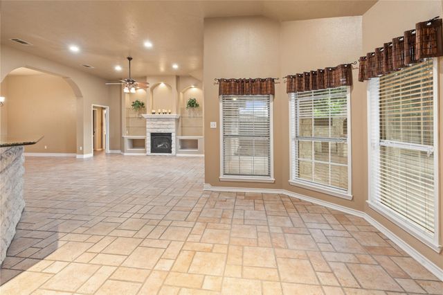 2300 Willow LN, Taylor, TX 76574