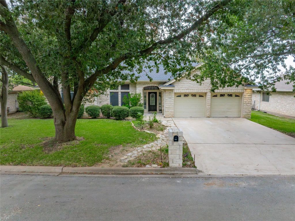 2300 Willow LN, Taylor, TX 76574