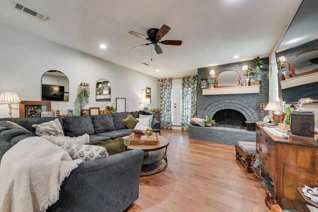 905 Colonial, Cleburne, TX 76033