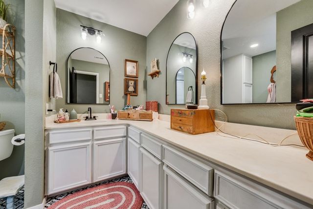 905 Colonial, Cleburne, TX 76033