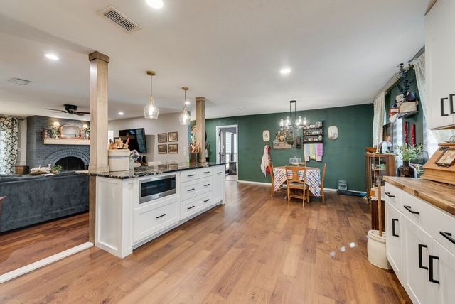 905 Colonial, Cleburne, TX 76033