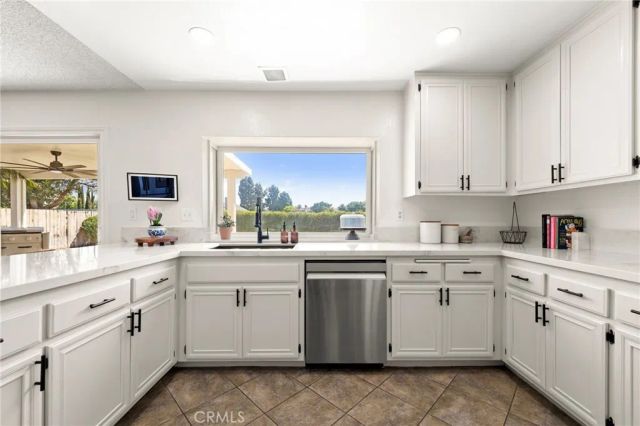 939 Nottingham, Corona, CA 92878