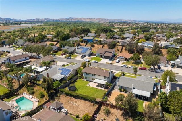 939 Nottingham, Corona, CA 92878