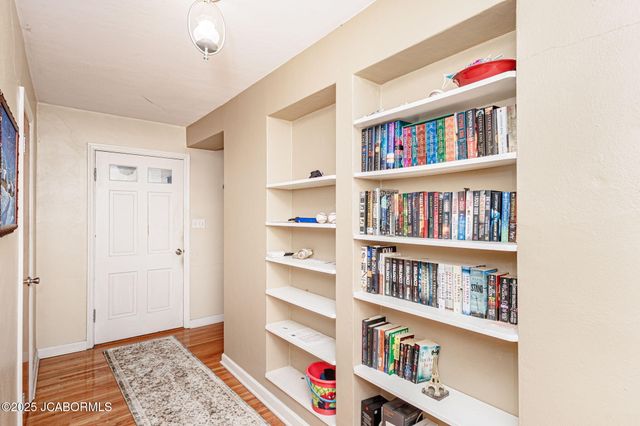 2226 HILLSDALE DRIVE, Jefferson City, MO 65109